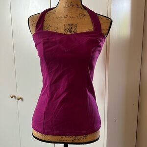 Vibrant magenta color top. Belle Pouge as an elegant retro top. Size Medium